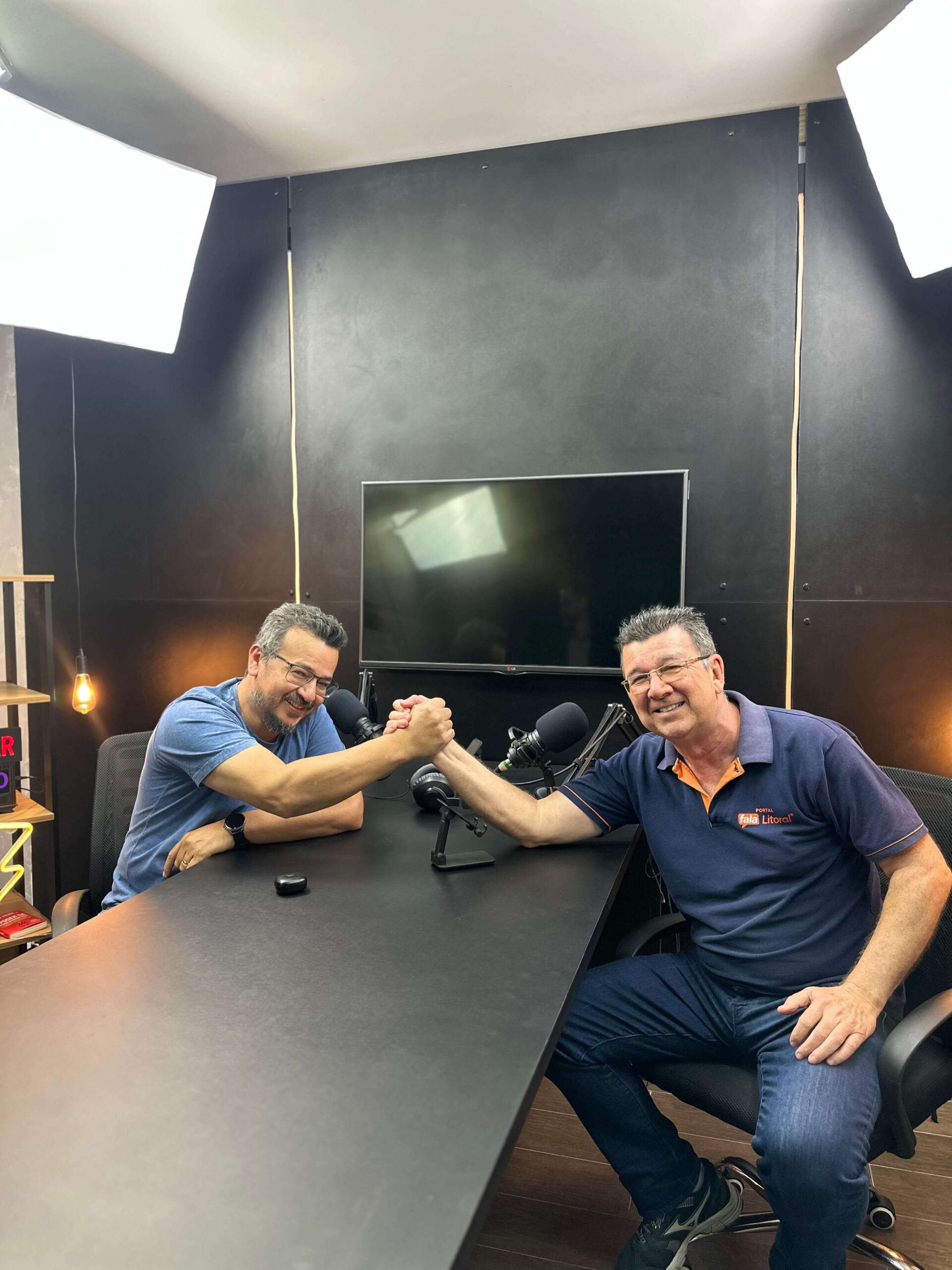 Estúdio de podcast em operação